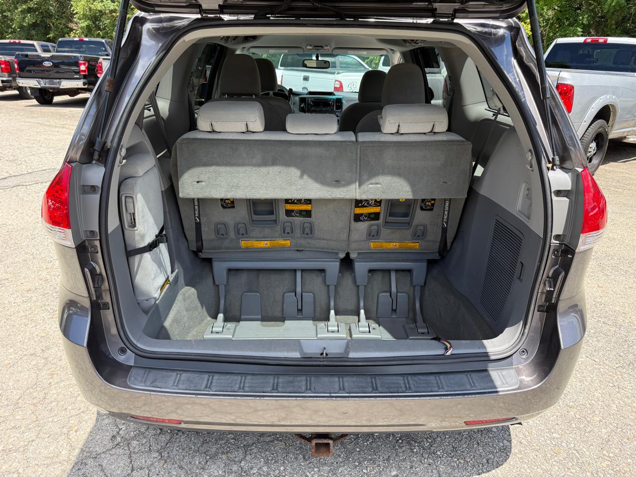 Toyota Sienna LE FWD 8-Passenger V6 2012