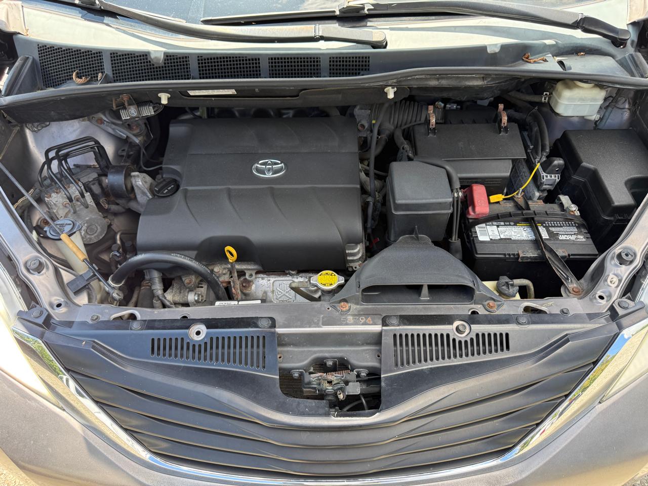 Toyota Sienna LE FWD 8-Passenger V6 2012