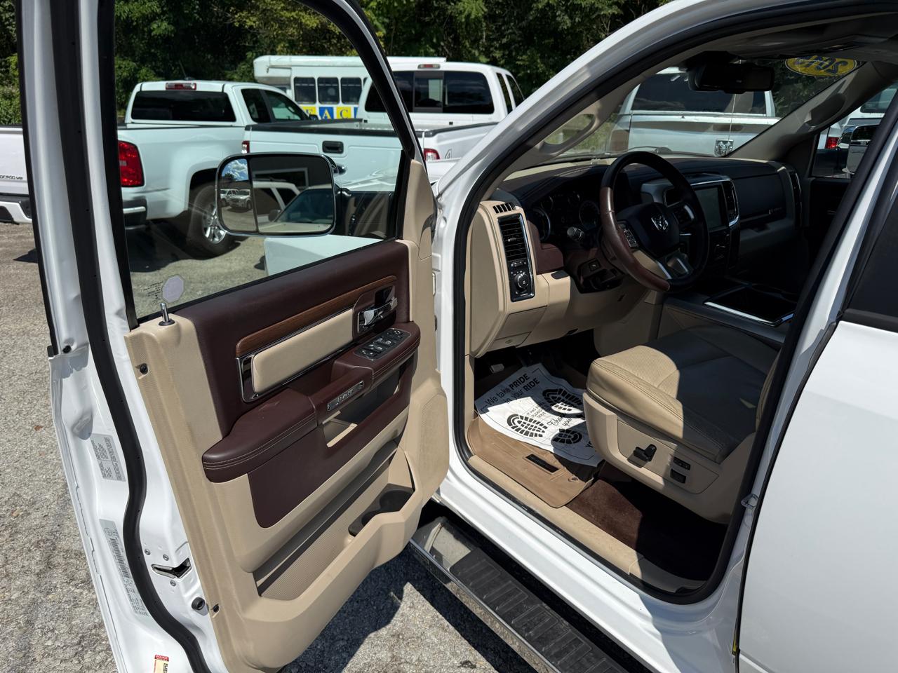 RAM 1500 Laramie Crew Cab SWB 4WD 2015