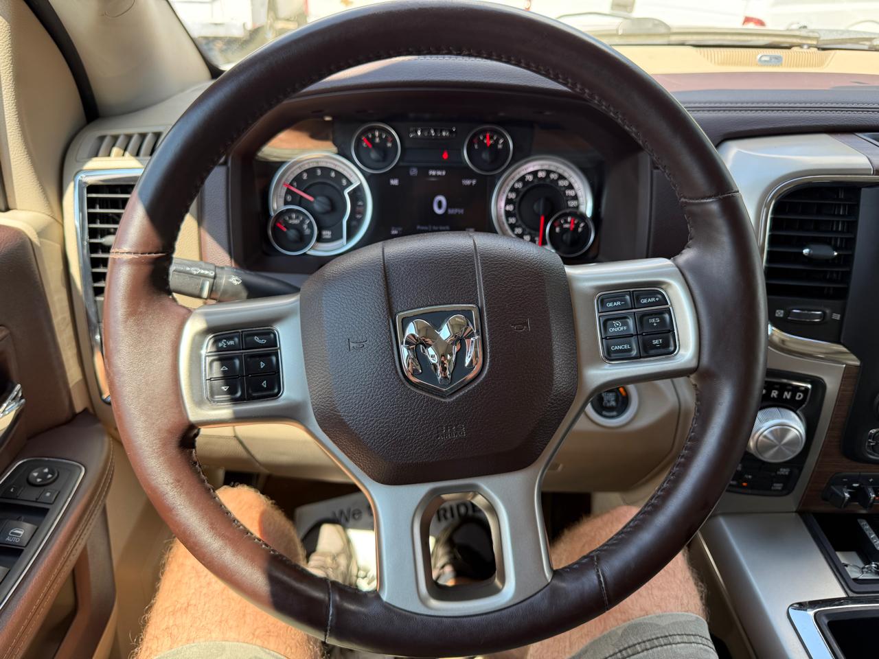 RAM 1500 Laramie Crew Cab SWB 4WD 2015