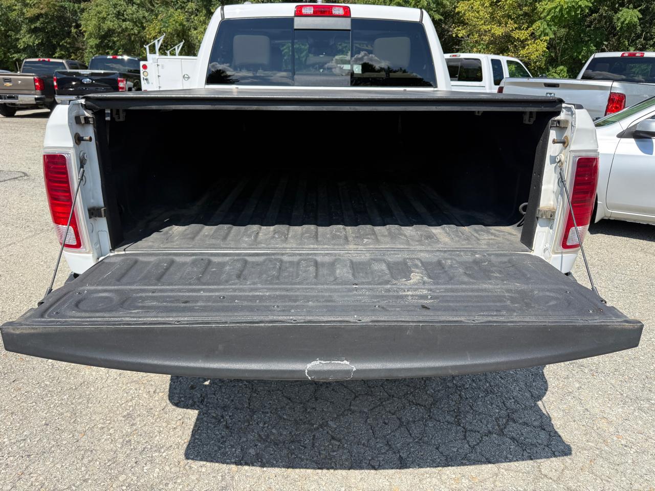 RAM 1500 Laramie Crew Cab SWB 4WD 2015