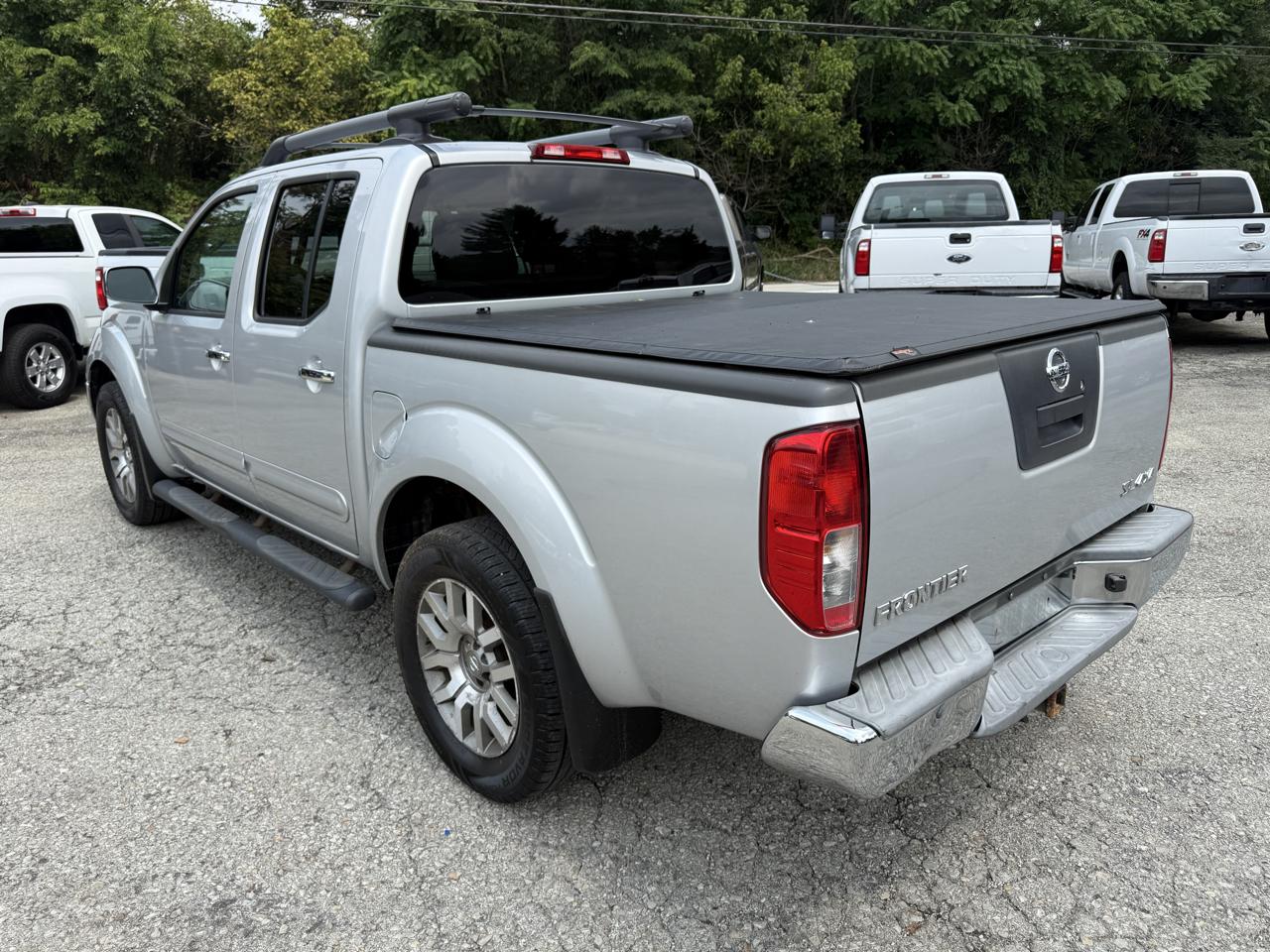 Nissan Frontier SL Crew Cab 4WD 2011