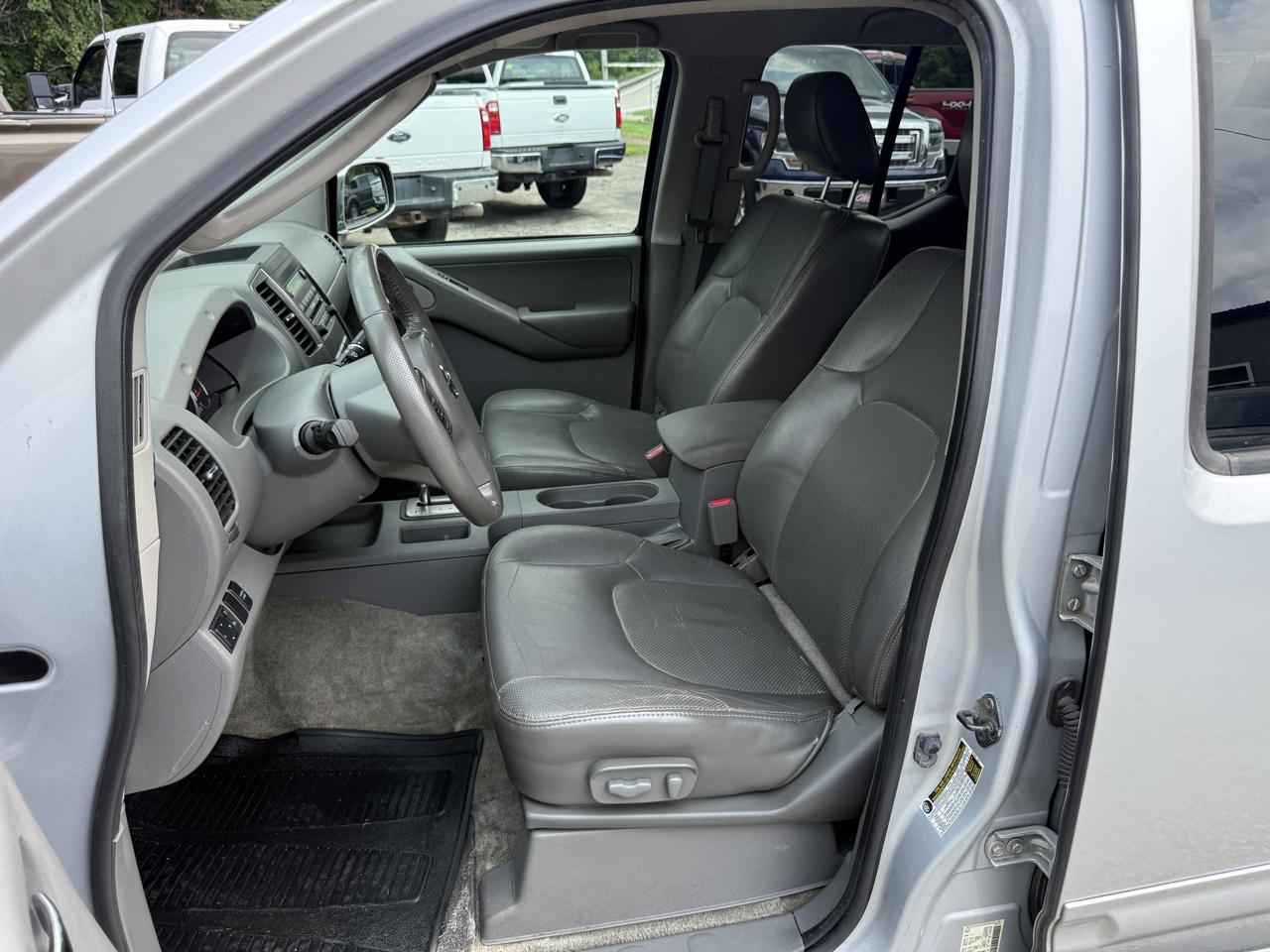 Nissan Frontier SL Crew Cab 4WD 2011