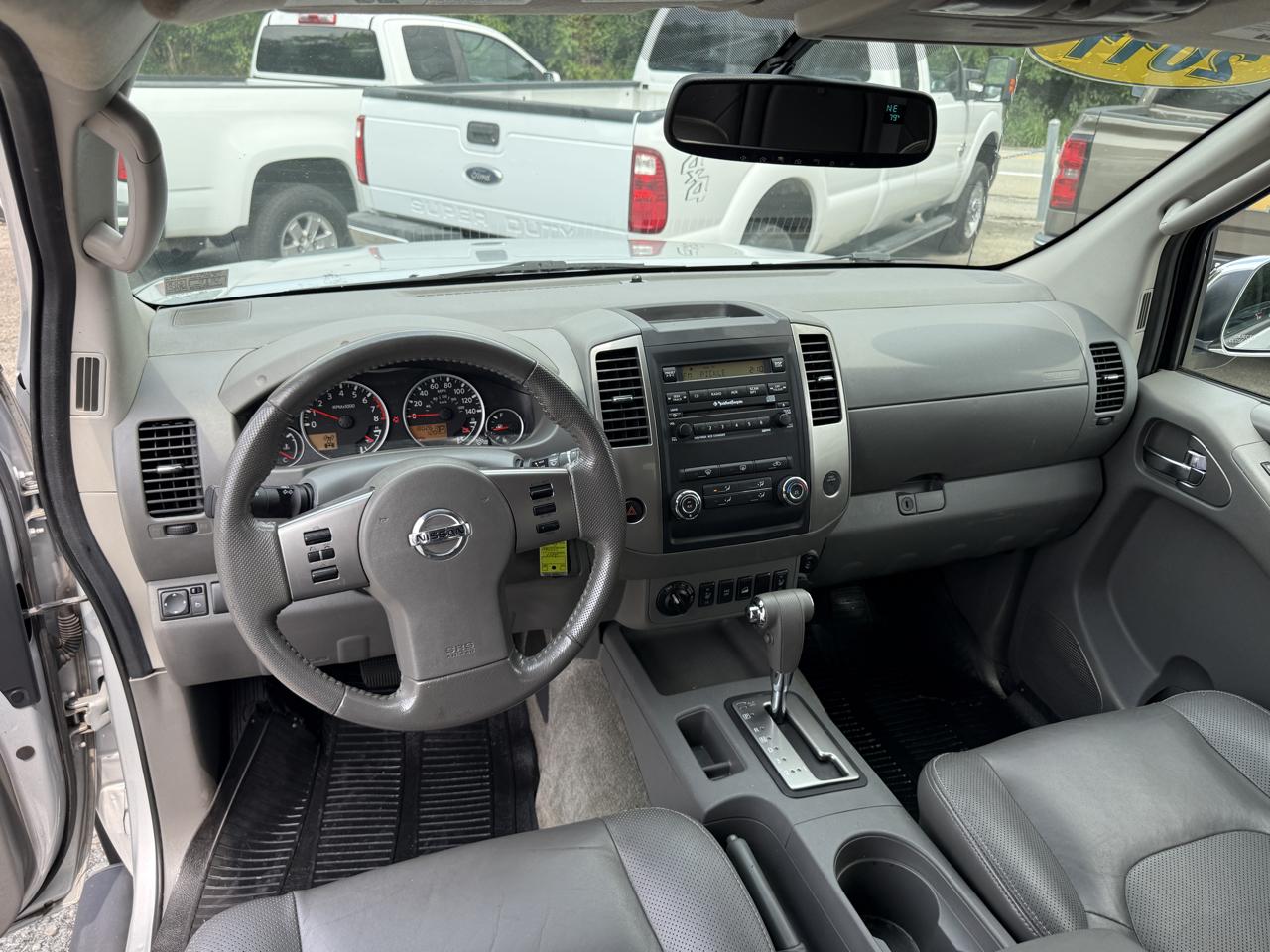 Nissan Frontier SL Crew Cab 4WD 2011