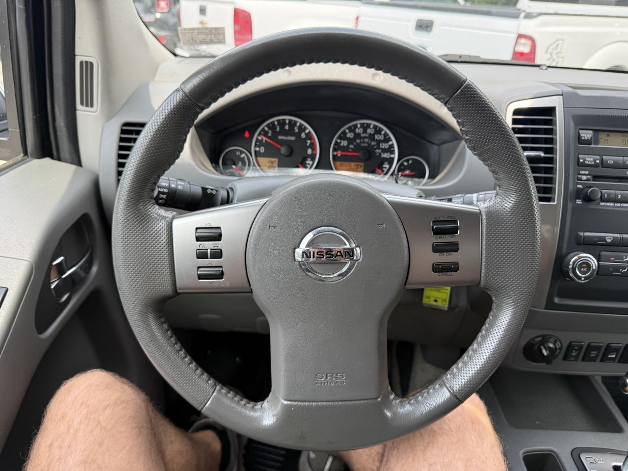 Nissan Frontier SL Crew Cab 4WD 2011