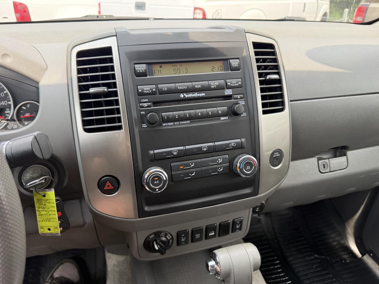 Nissan Frontier SL Crew Cab 4WD 2011
