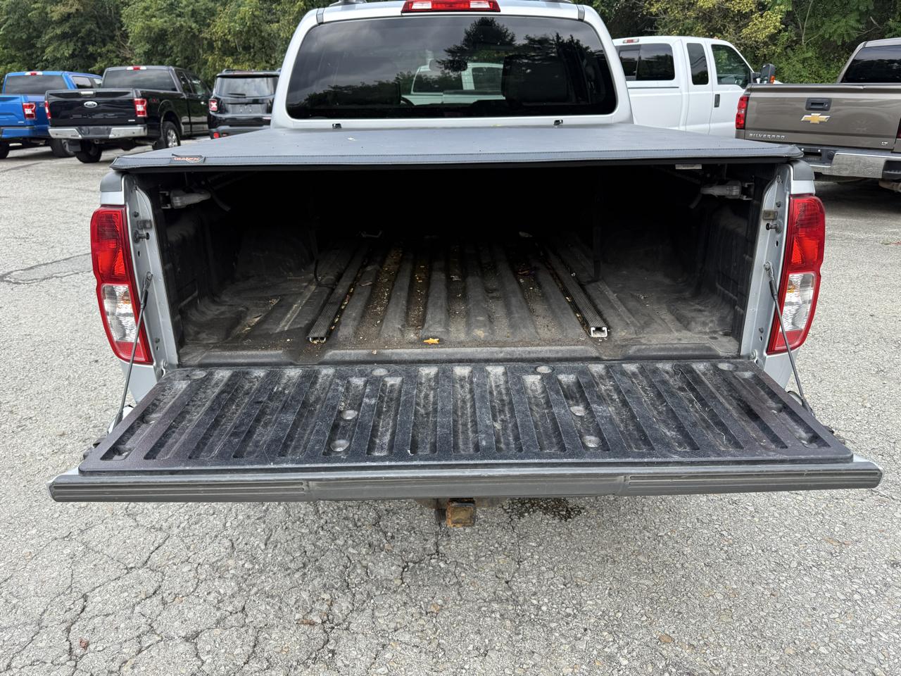 Nissan Frontier SL Crew Cab 4WD 2011