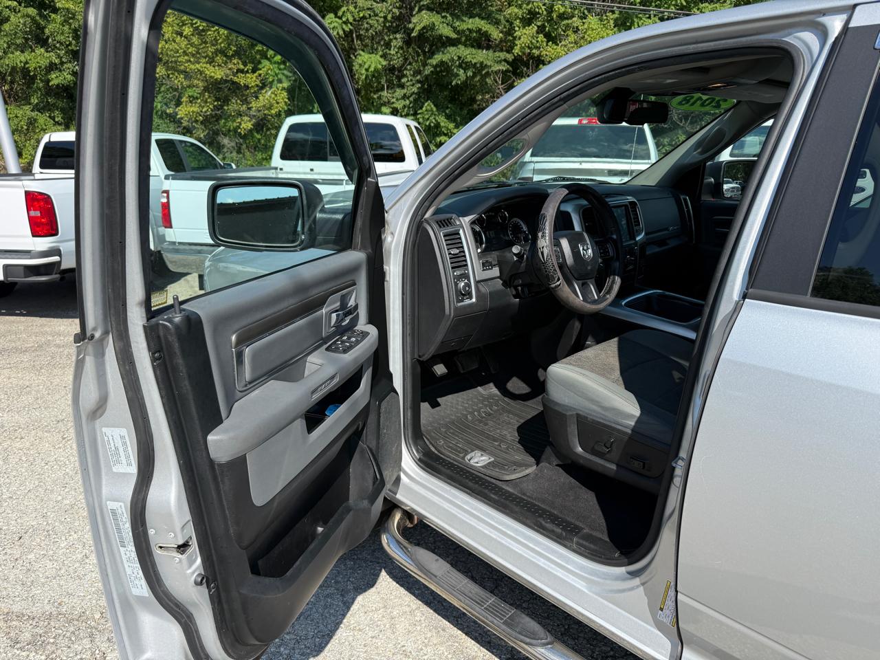 RAM 1500 SLT Quad Cab 4WD 2018
