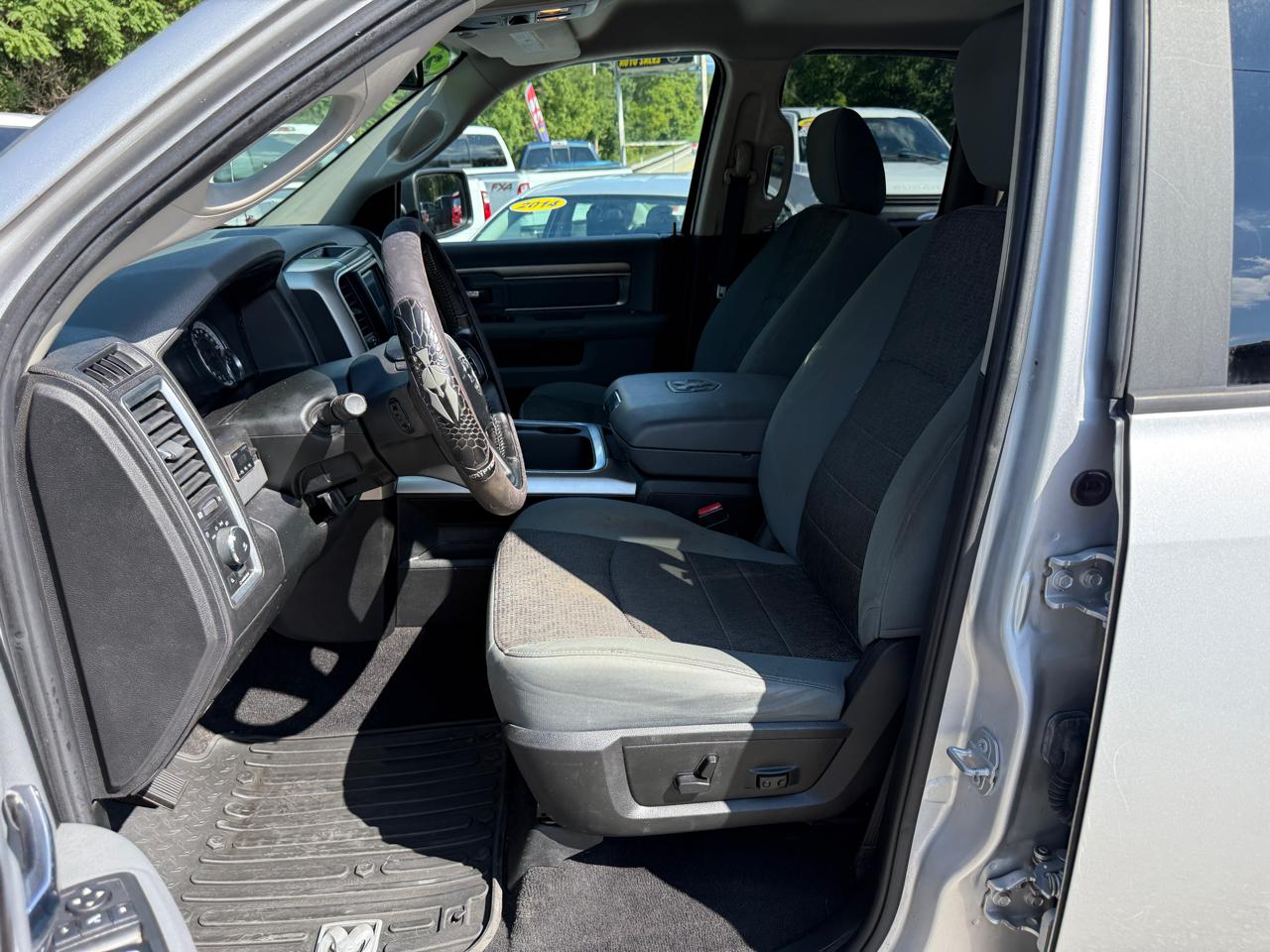 RAM 1500 SLT Quad Cab 4WD 2018