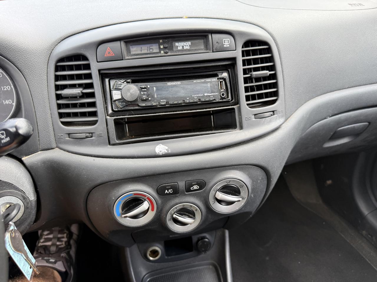 Hyundai Accent GS 3-Door 2011