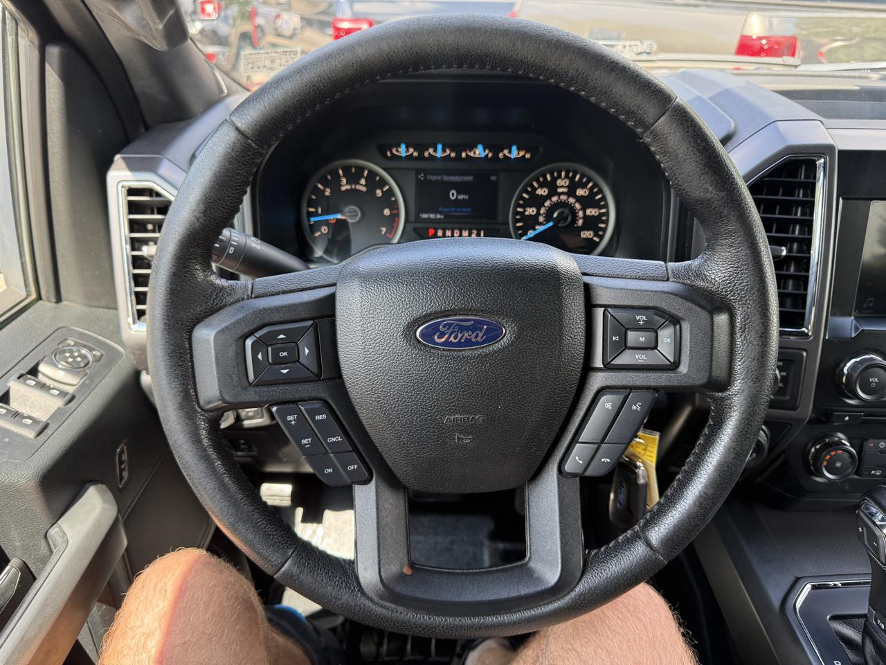 Ford F-150 XLT SuperCrew Short Bed 4WD 2016
