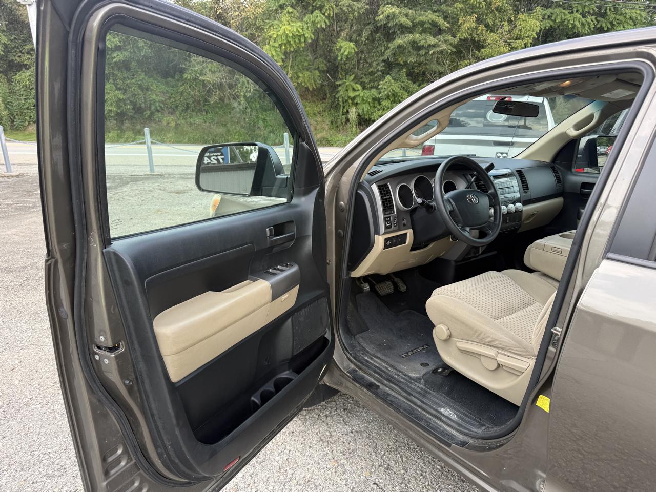 Toyota Tundra Tundra-Grade Double Cab 4.6L 4WD 2012