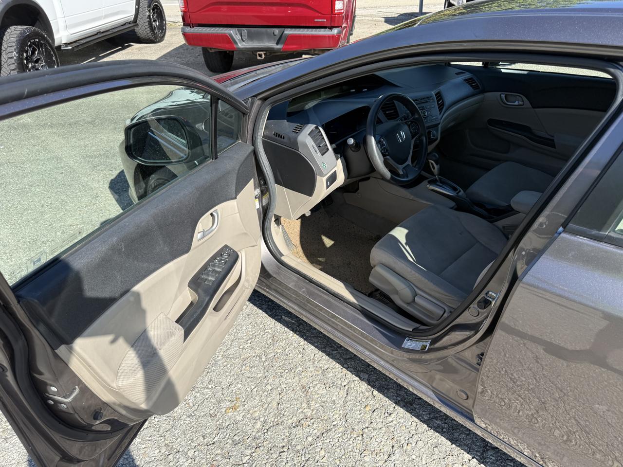 Honda Civic LX Sedan 5-Speed AT 2012