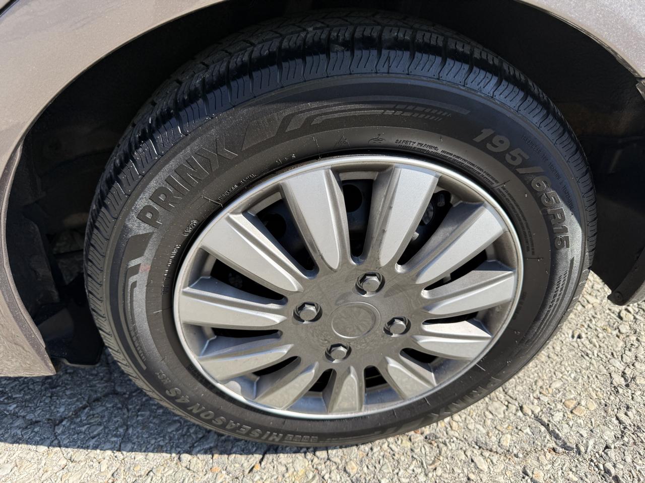 Honda Civic LX Sedan 5-Speed AT 2012