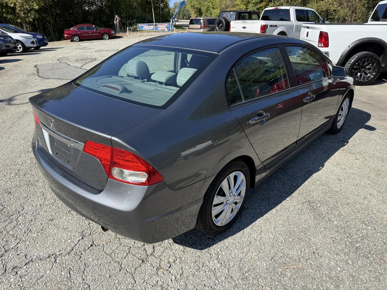 Honda Civic LX Sedan 5-Speed AT 2011