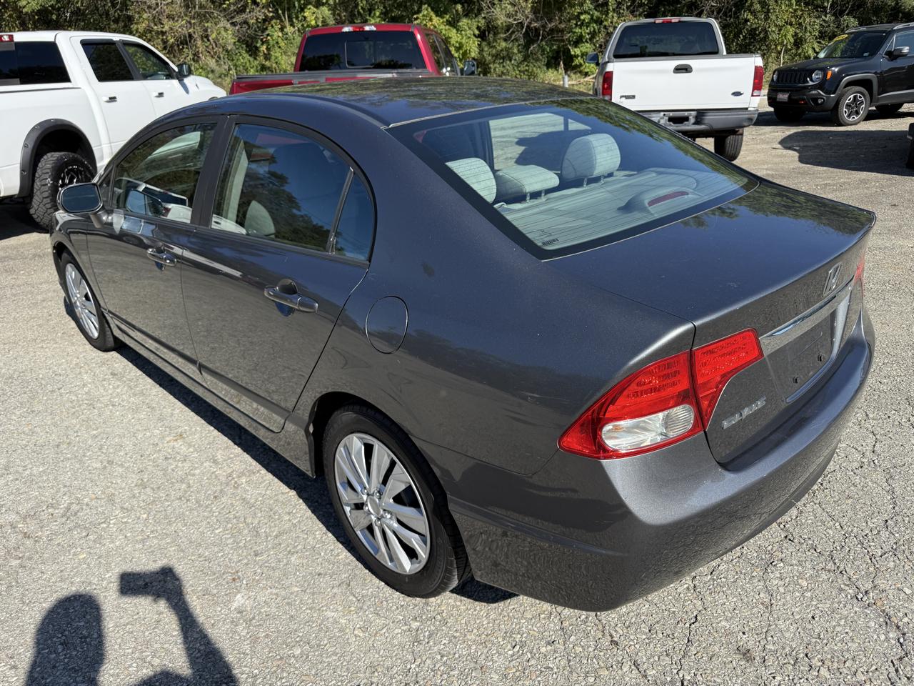 Honda Civic LX Sedan 5-Speed AT 2011