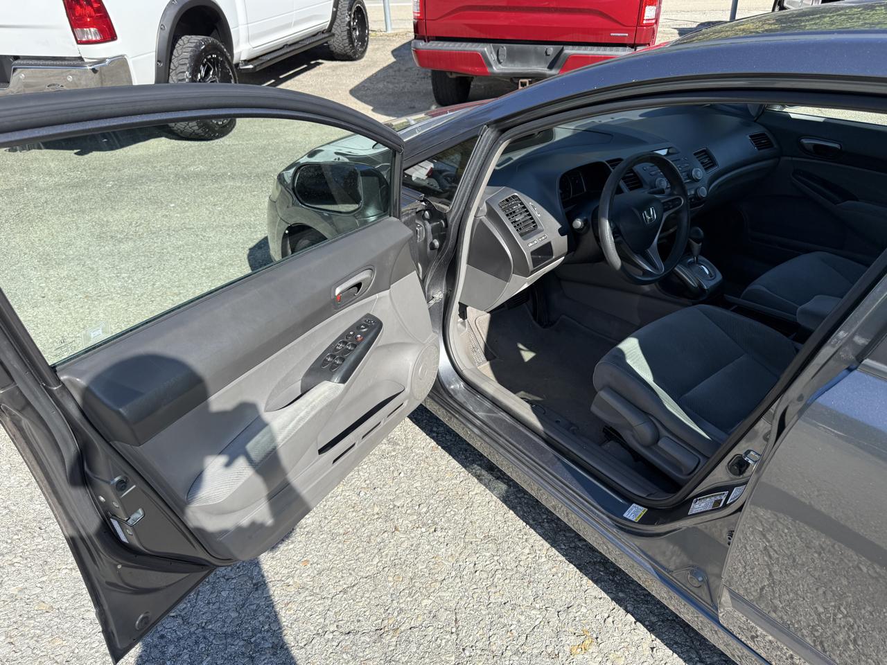 Honda Civic LX Sedan 5-Speed AT 2011