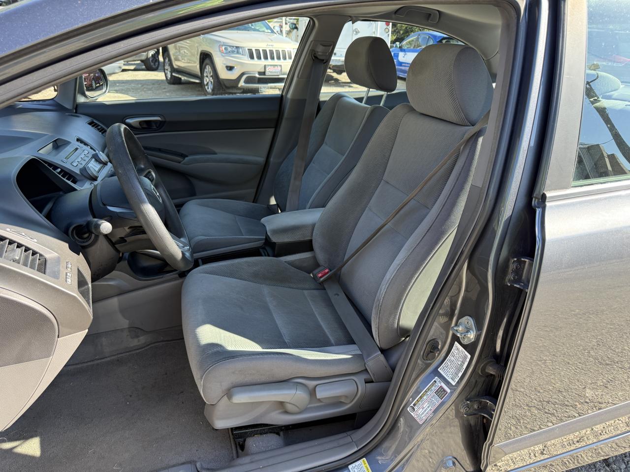 Honda Civic LX Sedan 5-Speed AT 2011