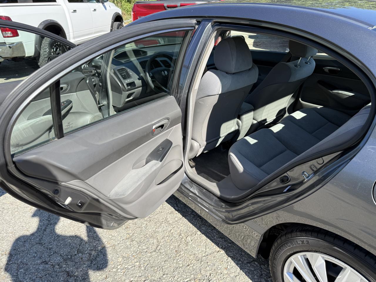 Honda Civic LX Sedan 5-Speed AT 2011