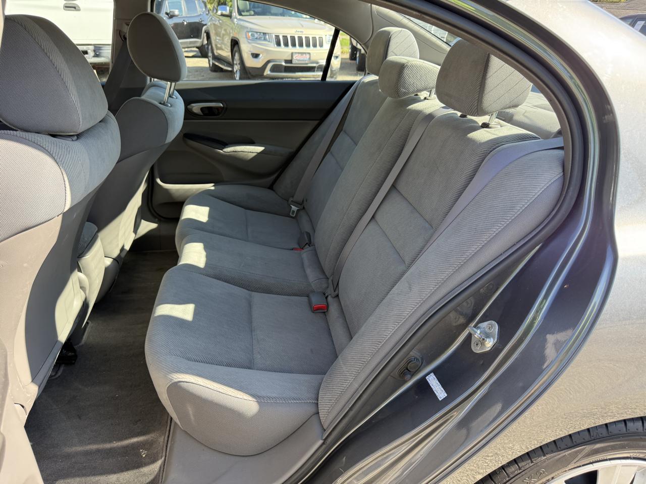 Honda Civic LX Sedan 5-Speed AT 2011