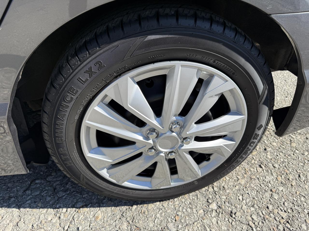 Honda Civic LX Sedan 5-Speed AT 2011