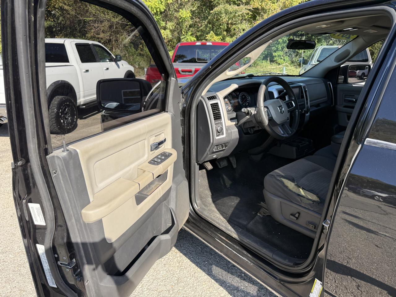 RAM 1500 SLT Crew Cab 4WD 2011