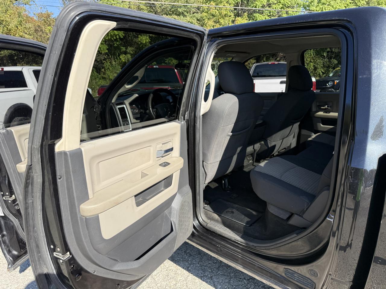 RAM 1500 SLT Crew Cab 4WD 2011