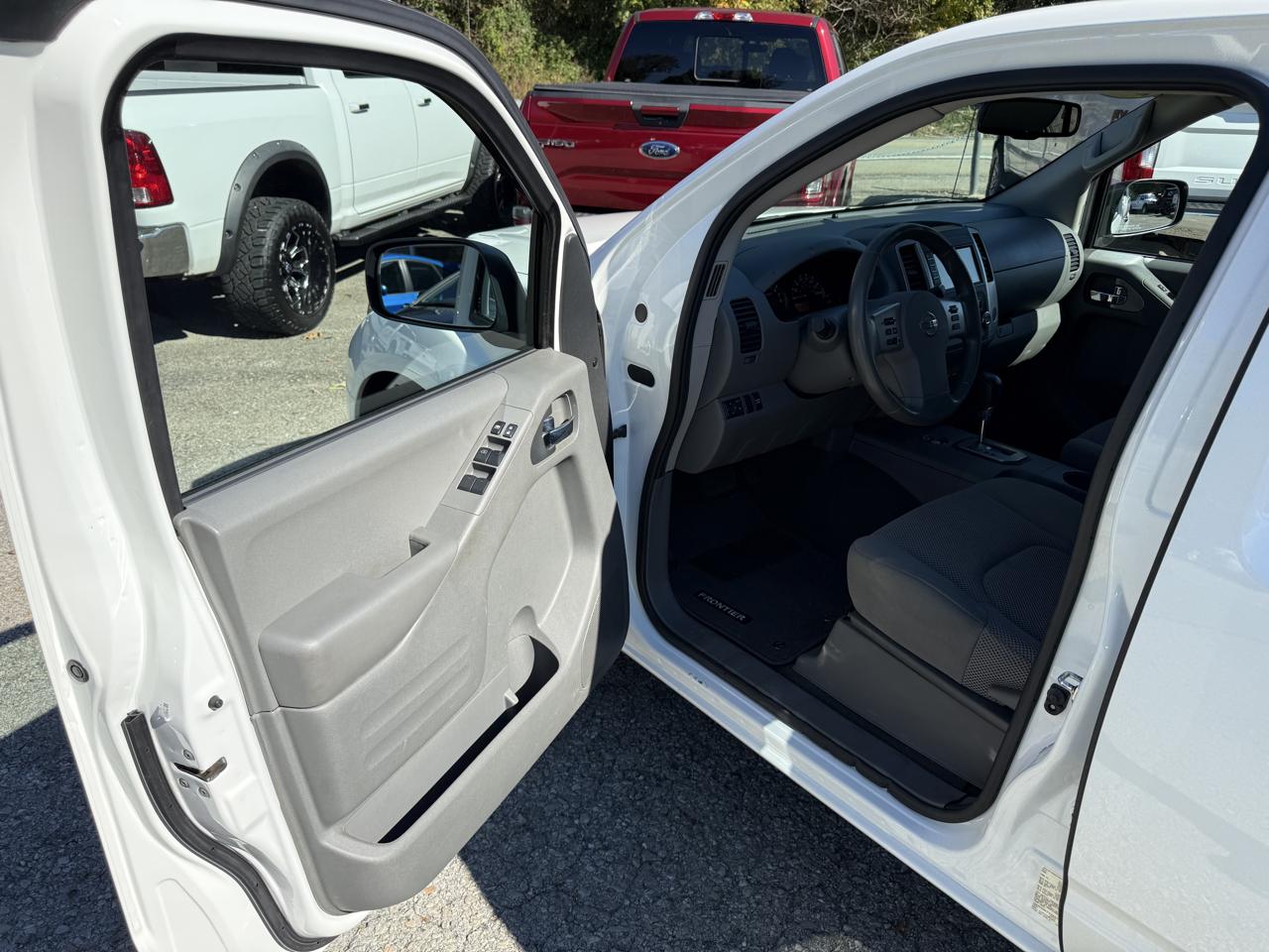 Nissan Frontier SV Crew Cab 4WD 2021