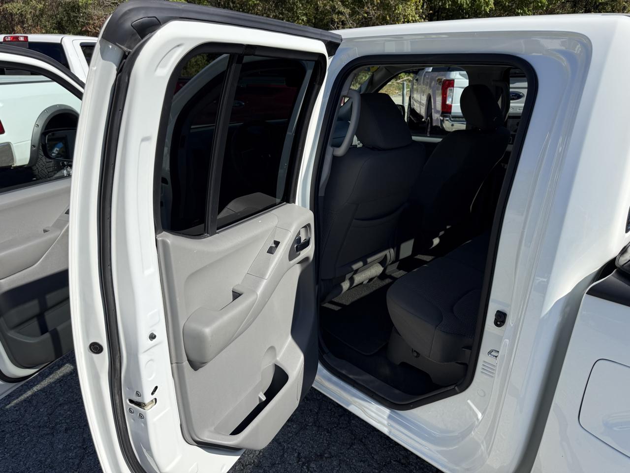 Nissan Frontier SV Crew Cab 4WD 2021