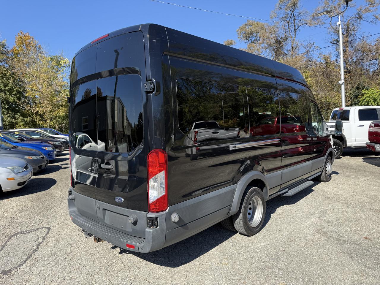 Ford Transit 350 Wagon HD High Roof XL Sliding Pass. 148 WB EL 2016