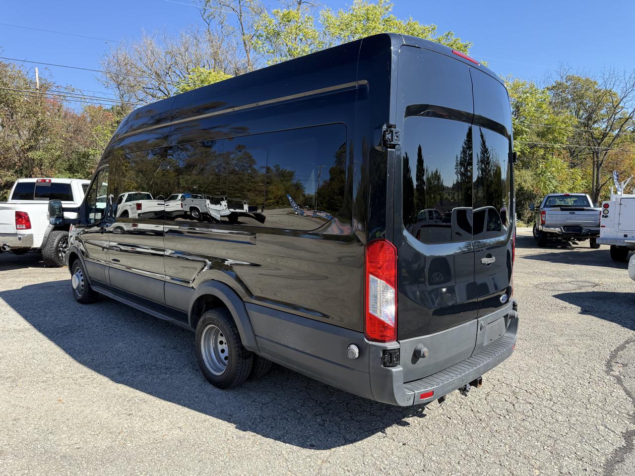 Ford Transit 350 Wagon HD High Roof XL Sliding Pass. 148 WB EL 2016