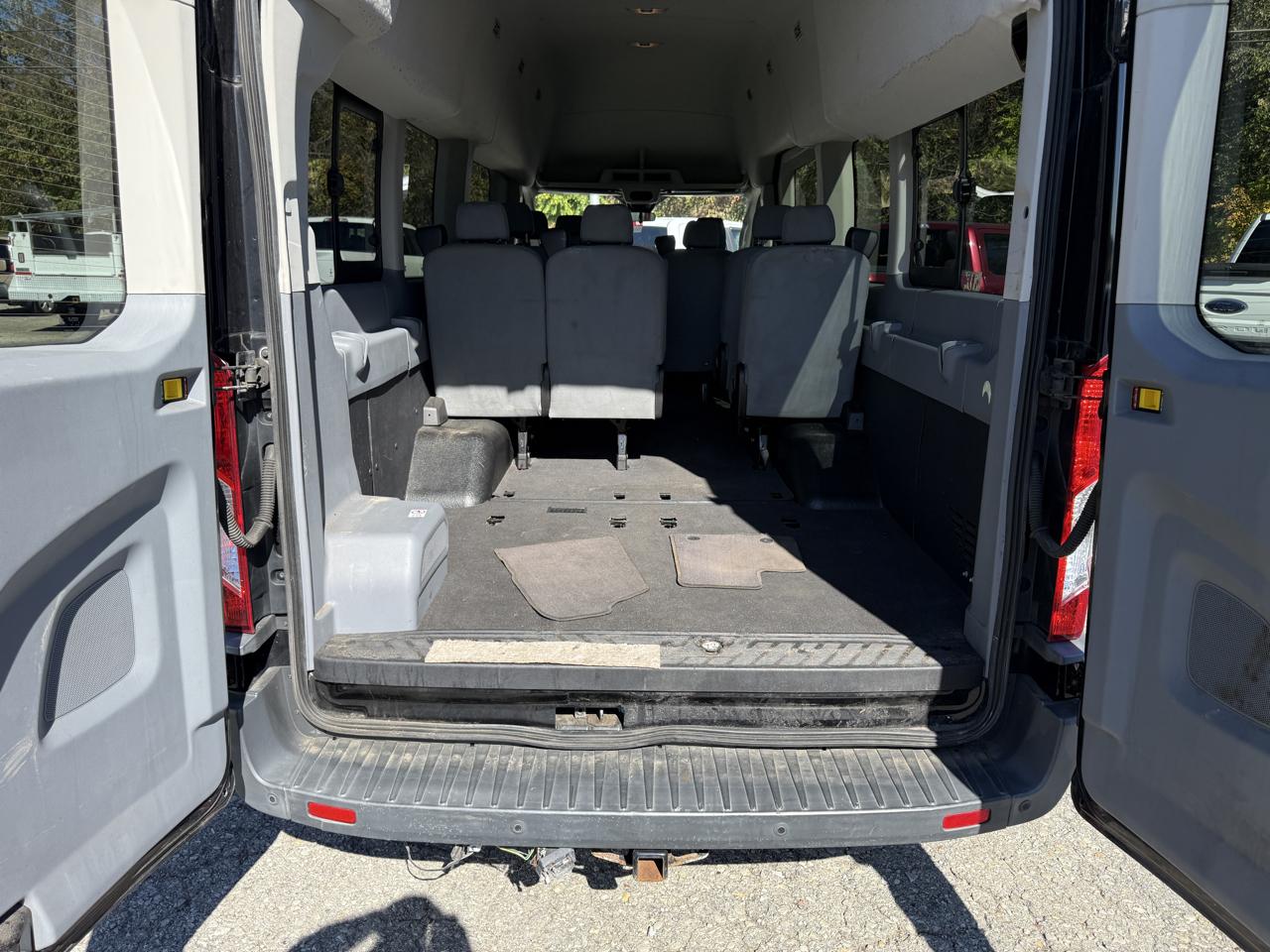Ford Transit 350 Wagon HD High Roof XL Sliding Pass. 148 WB EL 2016