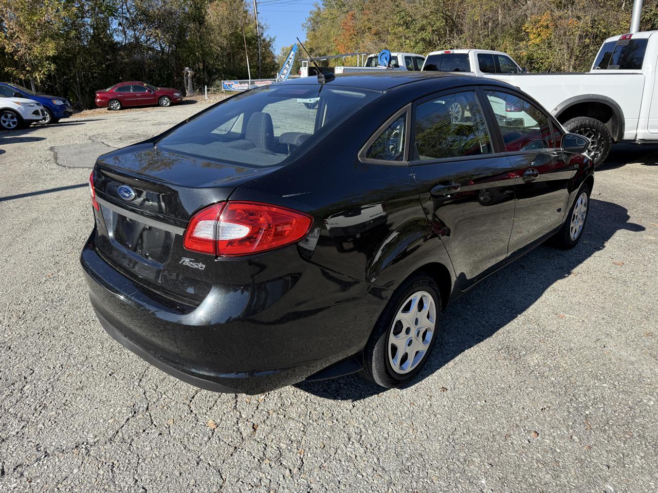 Ford Fiesta SE Sedan 2013