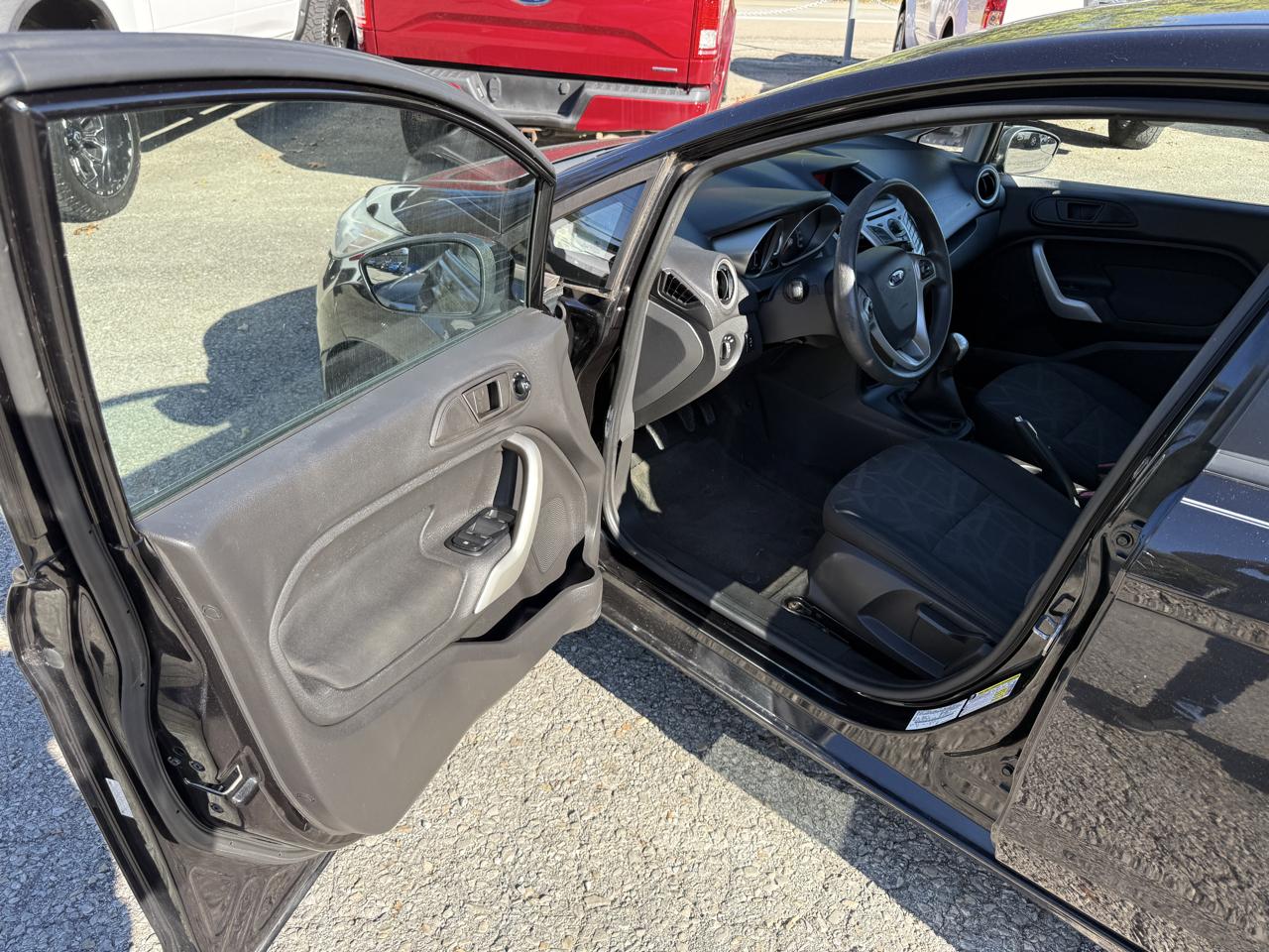 Ford Fiesta SE Sedan 2013