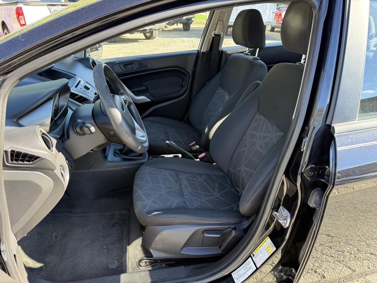 Ford Fiesta SE Sedan 2013