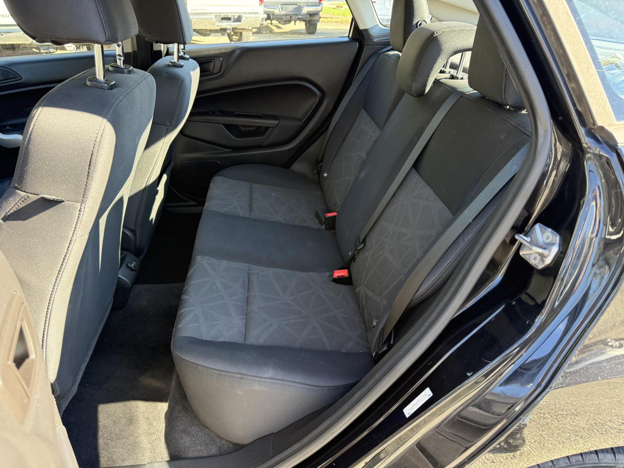 Ford Fiesta SE Sedan 2013