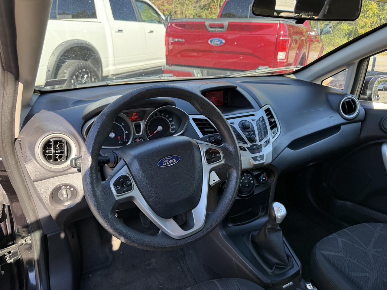 Ford Fiesta SE Sedan 2013