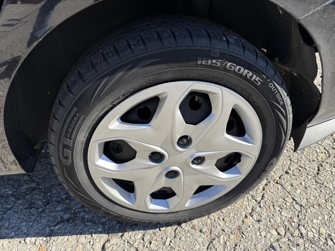 Ford Fiesta SE Sedan 2013