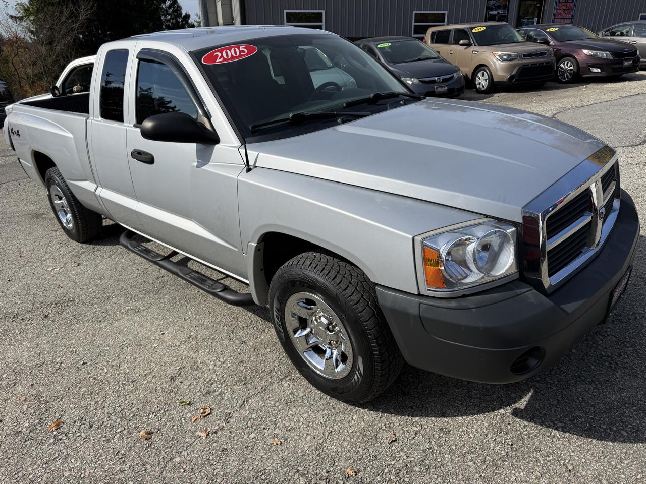 Dodge Dakota ST Club Cab 4WD 2005
