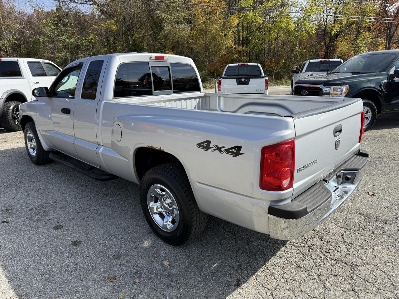 Dodge Dakota ST Club Cab 4WD 2005