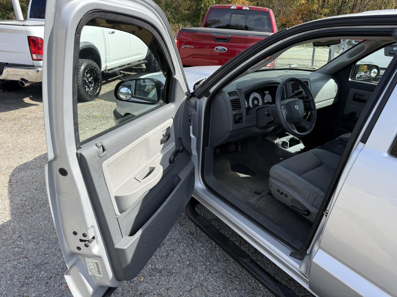 Dodge Dakota ST Club Cab 4WD 2005