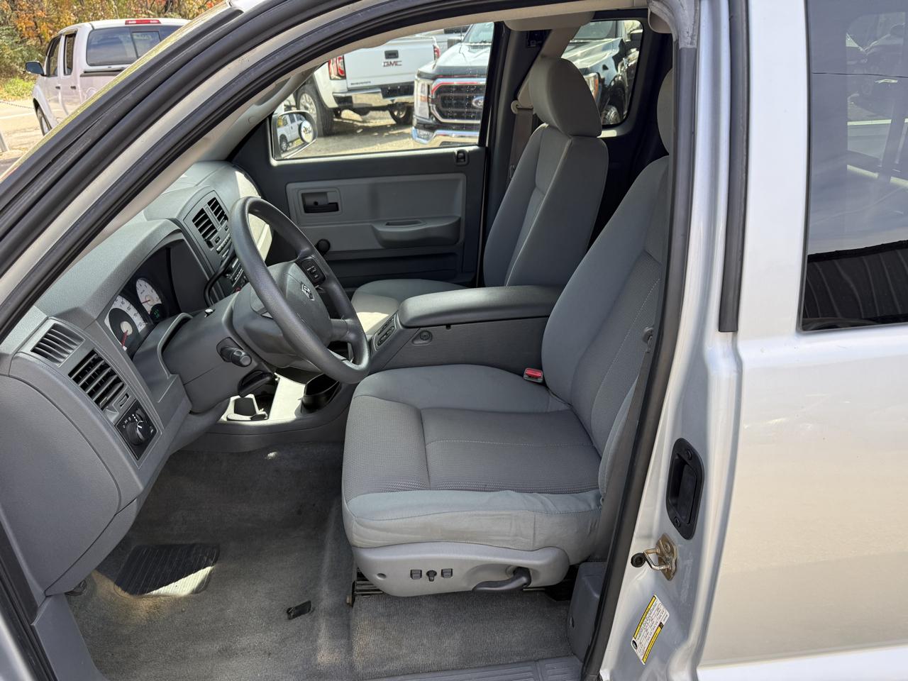 Dodge Dakota ST Club Cab 4WD 2005