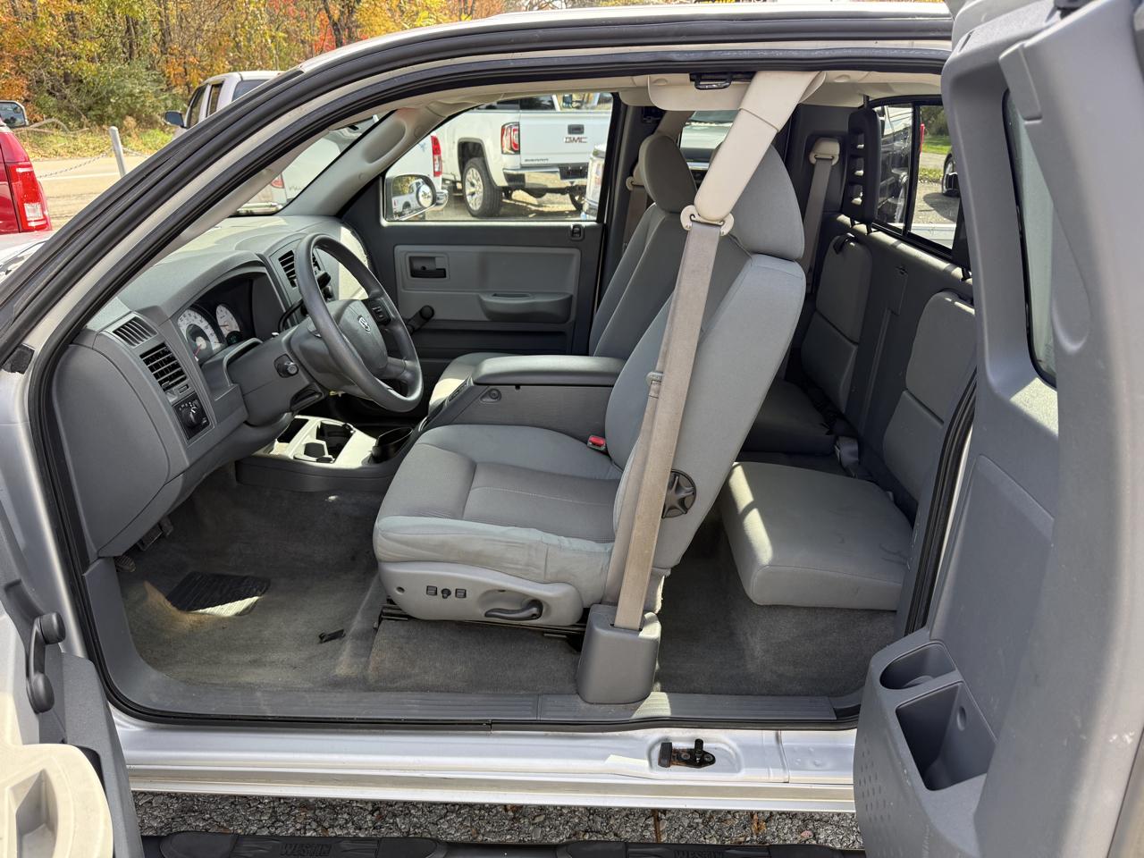 Dodge Dakota ST Club Cab 4WD 2005