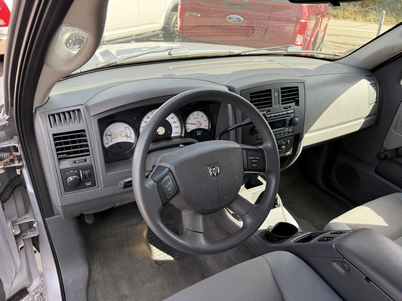 Dodge Dakota ST Club Cab 4WD 2005