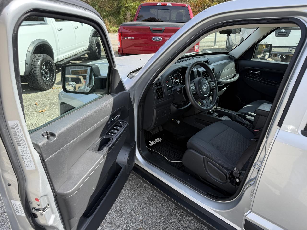 Jeep Liberty Sport 4WD 2012