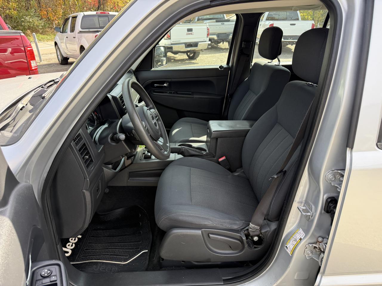 Jeep Liberty Sport 4WD 2012