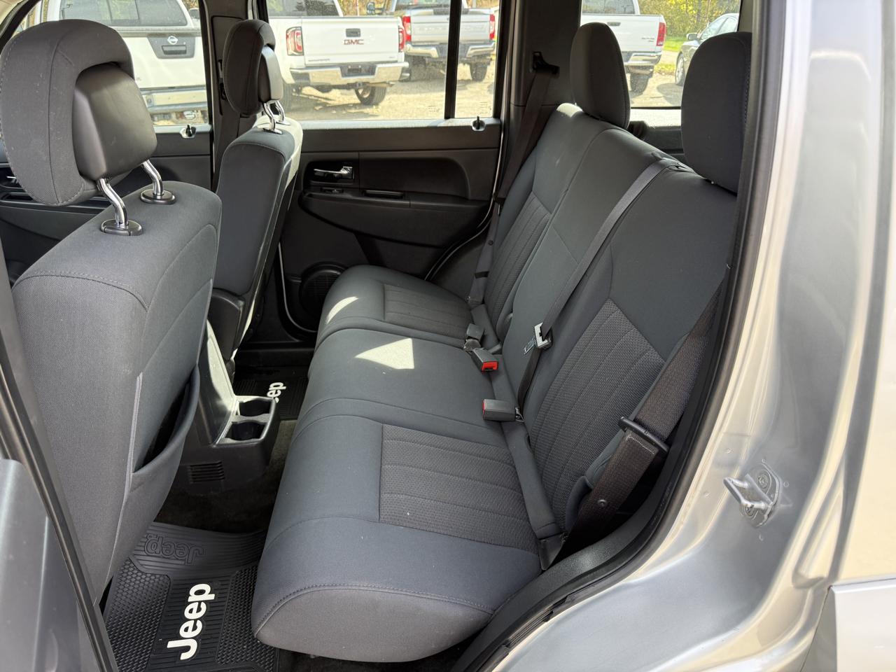Jeep Liberty Sport 4WD 2012