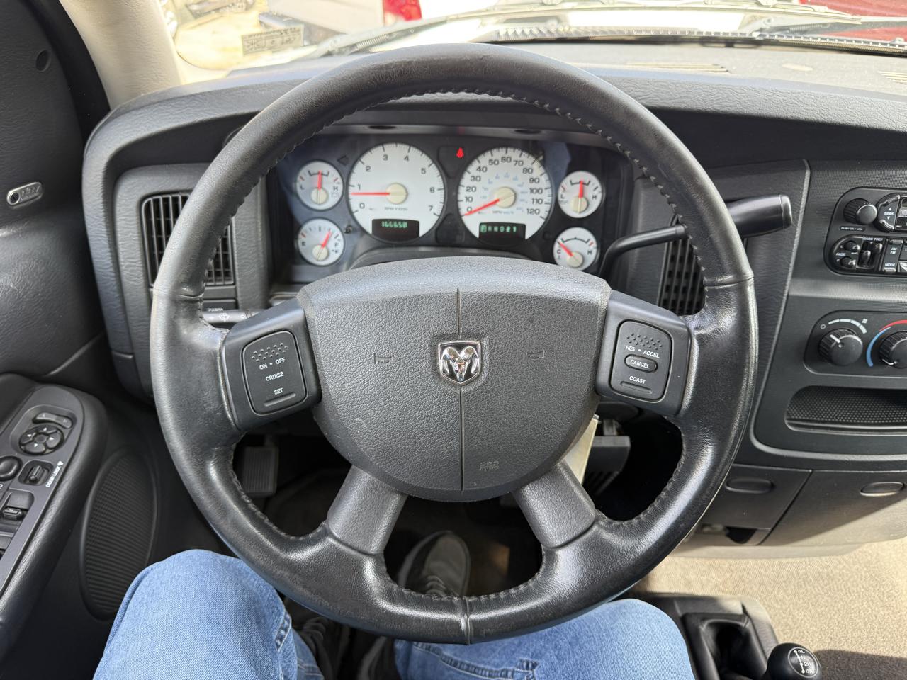 Dodge Ram 1500 SLT Quad Cab 4WD 2004