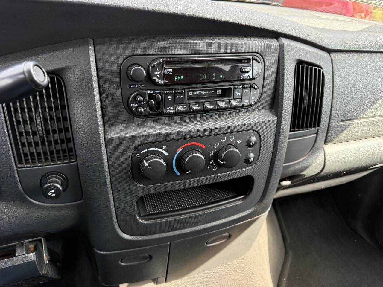 Dodge Ram 1500 SLT Quad Cab 4WD 2004