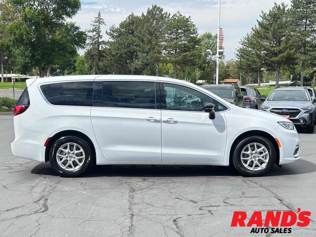 2024 Chrysler Pacifica Touring